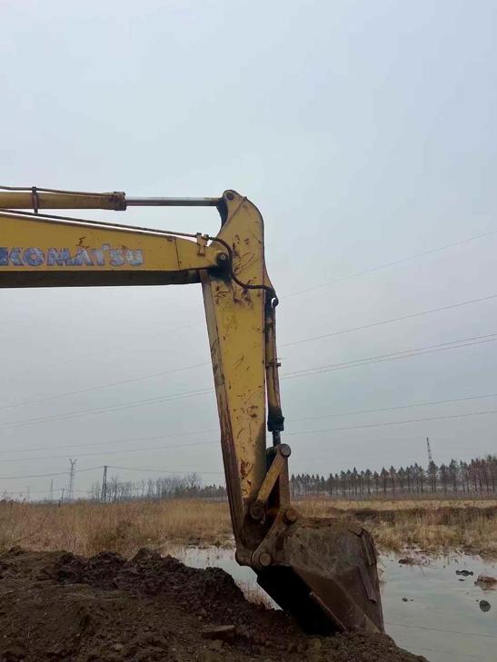 Buy Komatsu PC210-6 Used Excavator / 1