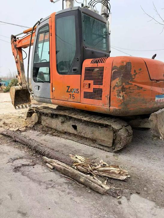 Buy Hitachi EX60-6 Used Excavator / 1