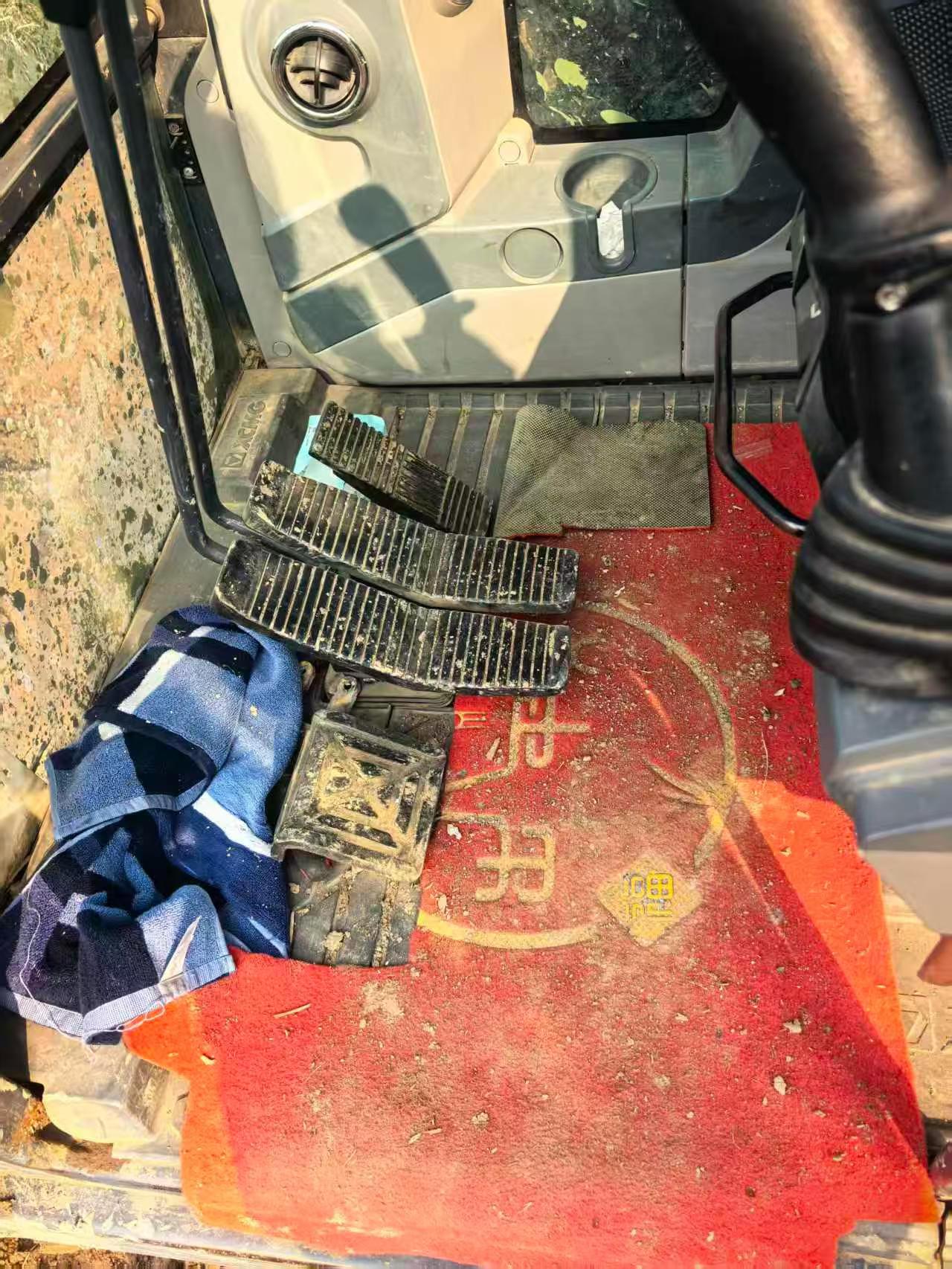 Used XCMG XE135B Excavator 2020 Model / 4