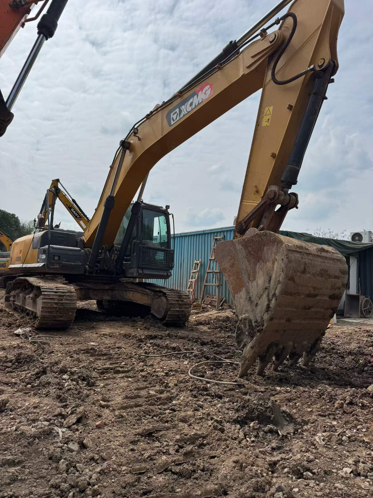 Used XCMG XE245D Excavator 2020 Model / 4