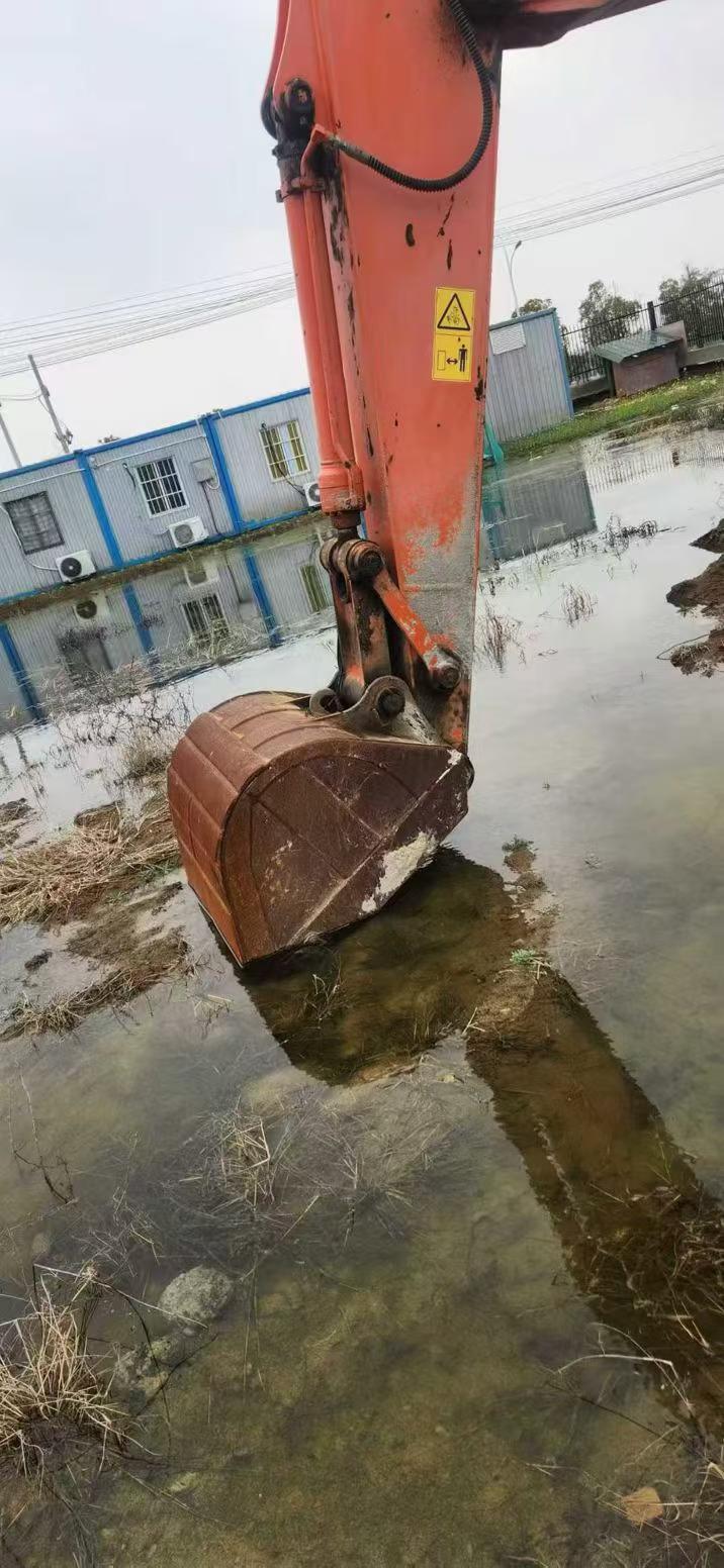 Used Hitachi ZH200-5A Excavator 2019 Model / 3