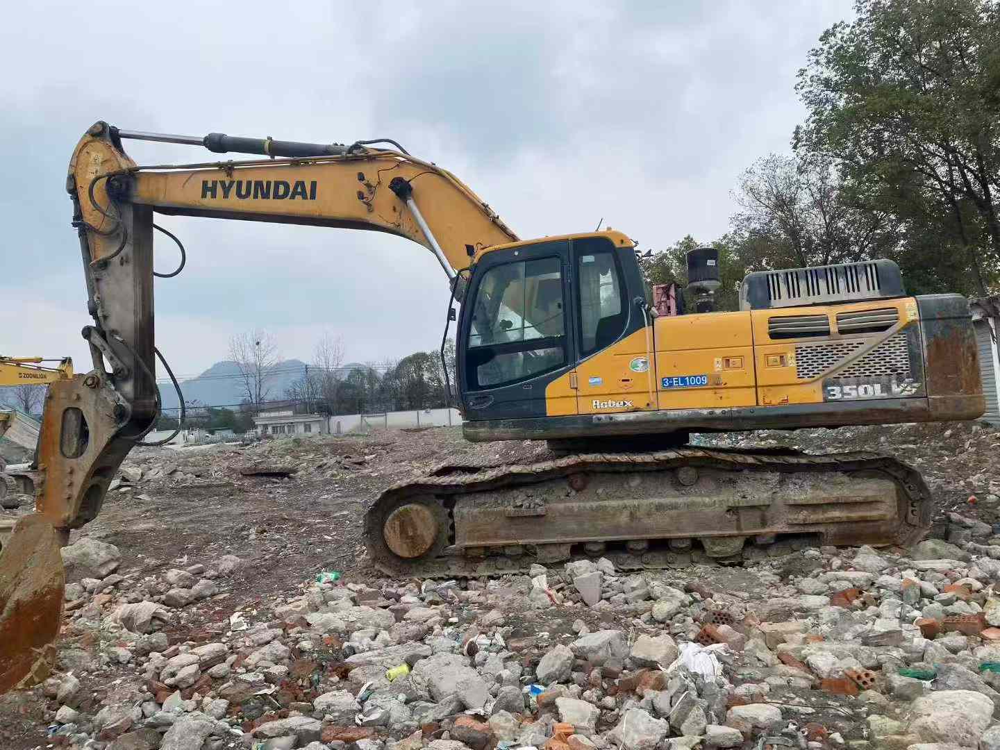 Buy Hyundai R350LVS Used Excavator / 1