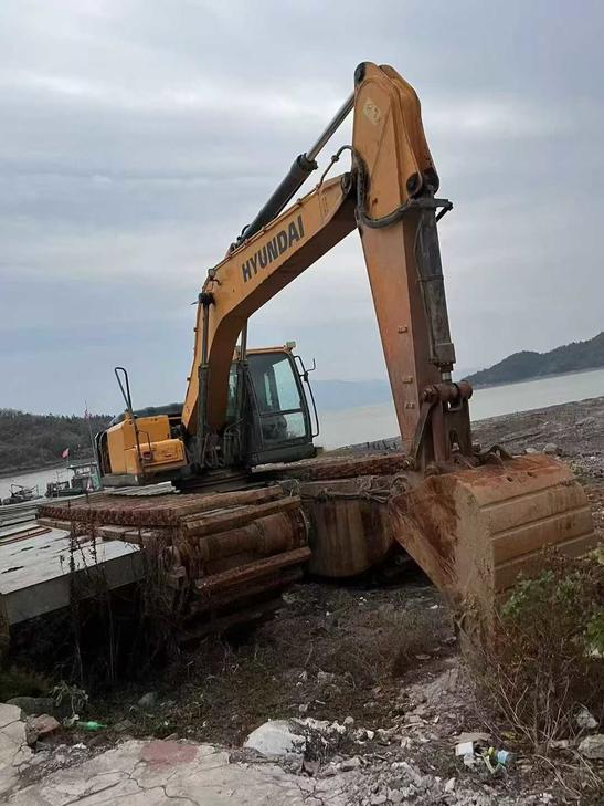 Buy Hyundai R215VS Used Excavator / 1