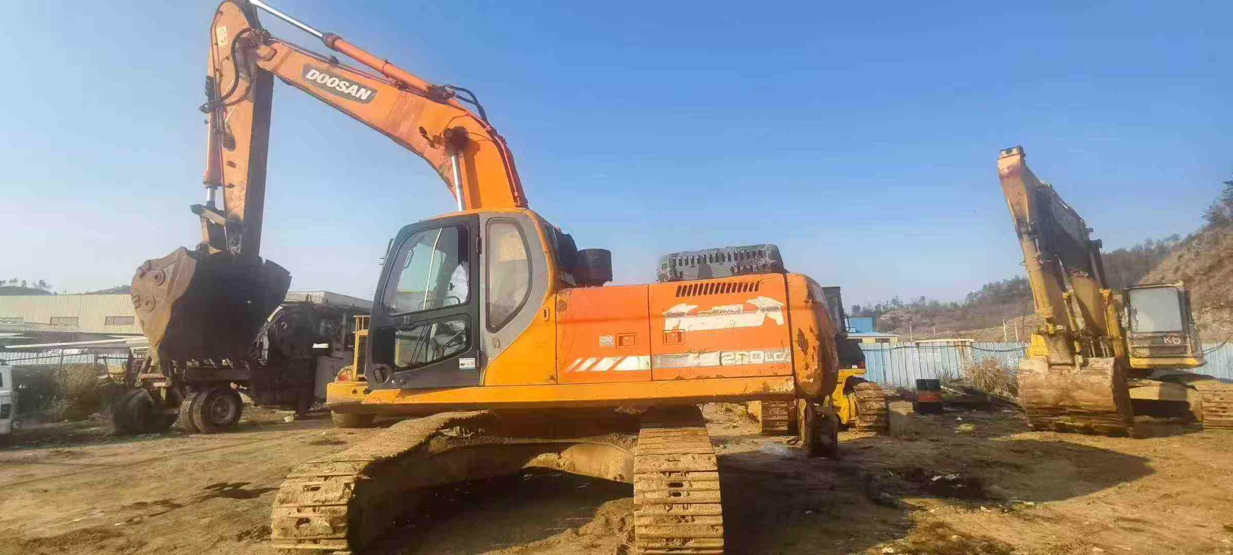 Buy Doosan DX260LC Used Excavator / 1
