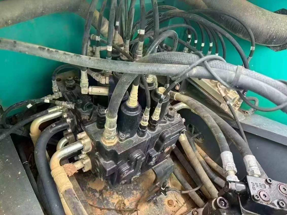 Buy Kobelco SK200 Used Excavator / 1