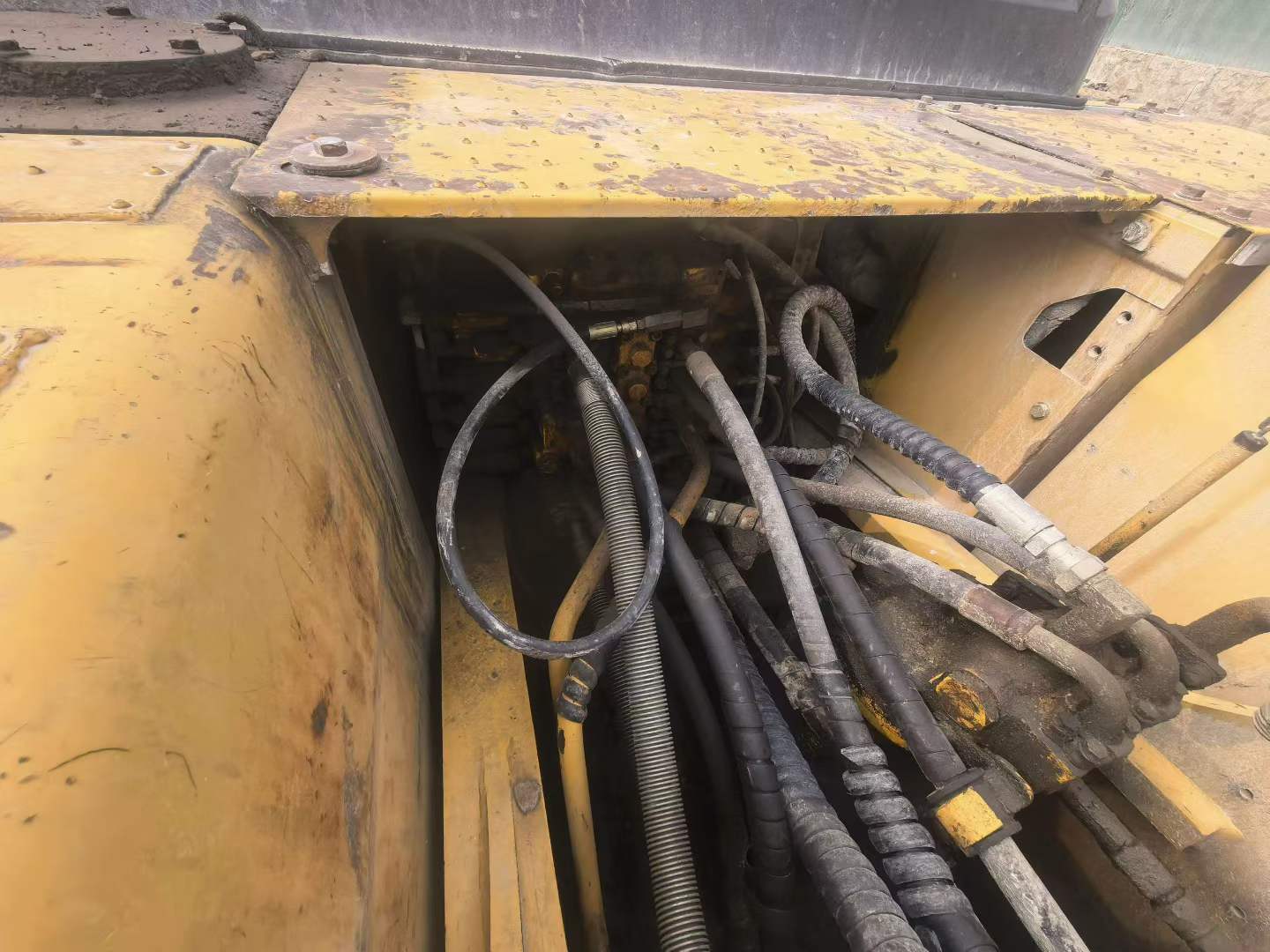 Buy Komatsu PC220-8 Used Excavator / 3 Used Komatsu PC220-8 Excavator 2011 Model / 3