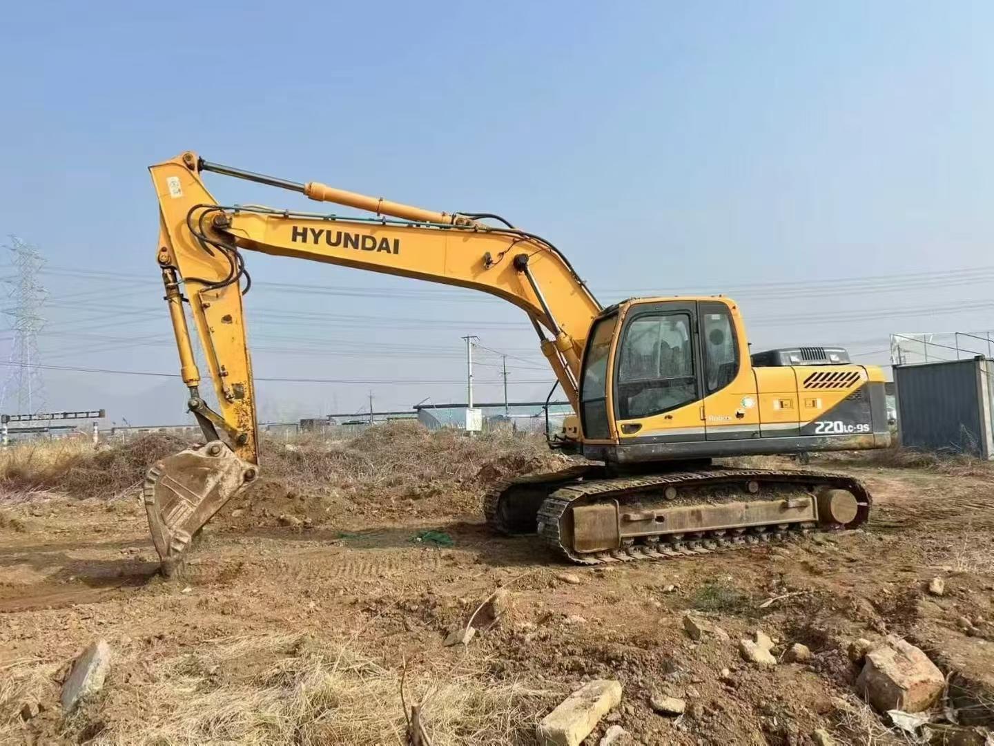 Buy Hyundai R220-5 Used Excavator / 3 Used Hyundai R220-5 Excavator 2016 Model / 3