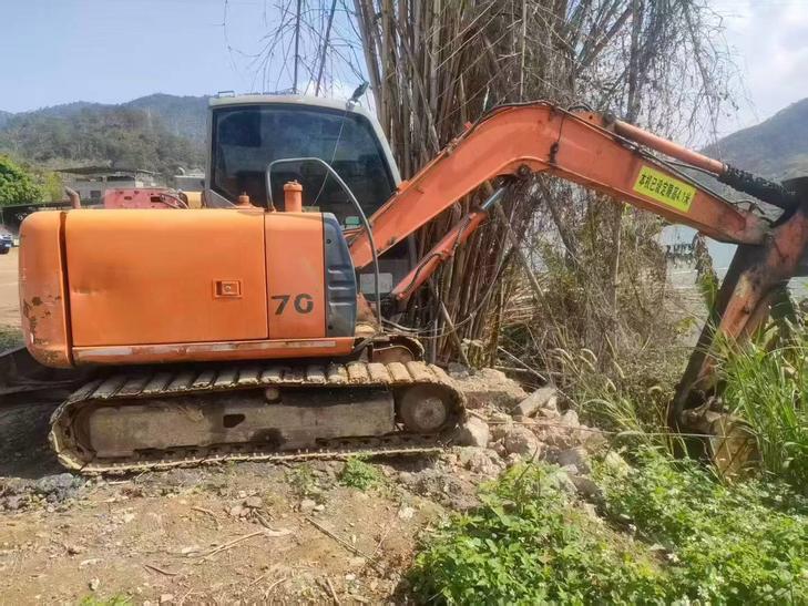 Buy Hitachi EX60-6 Used Excavator / 1