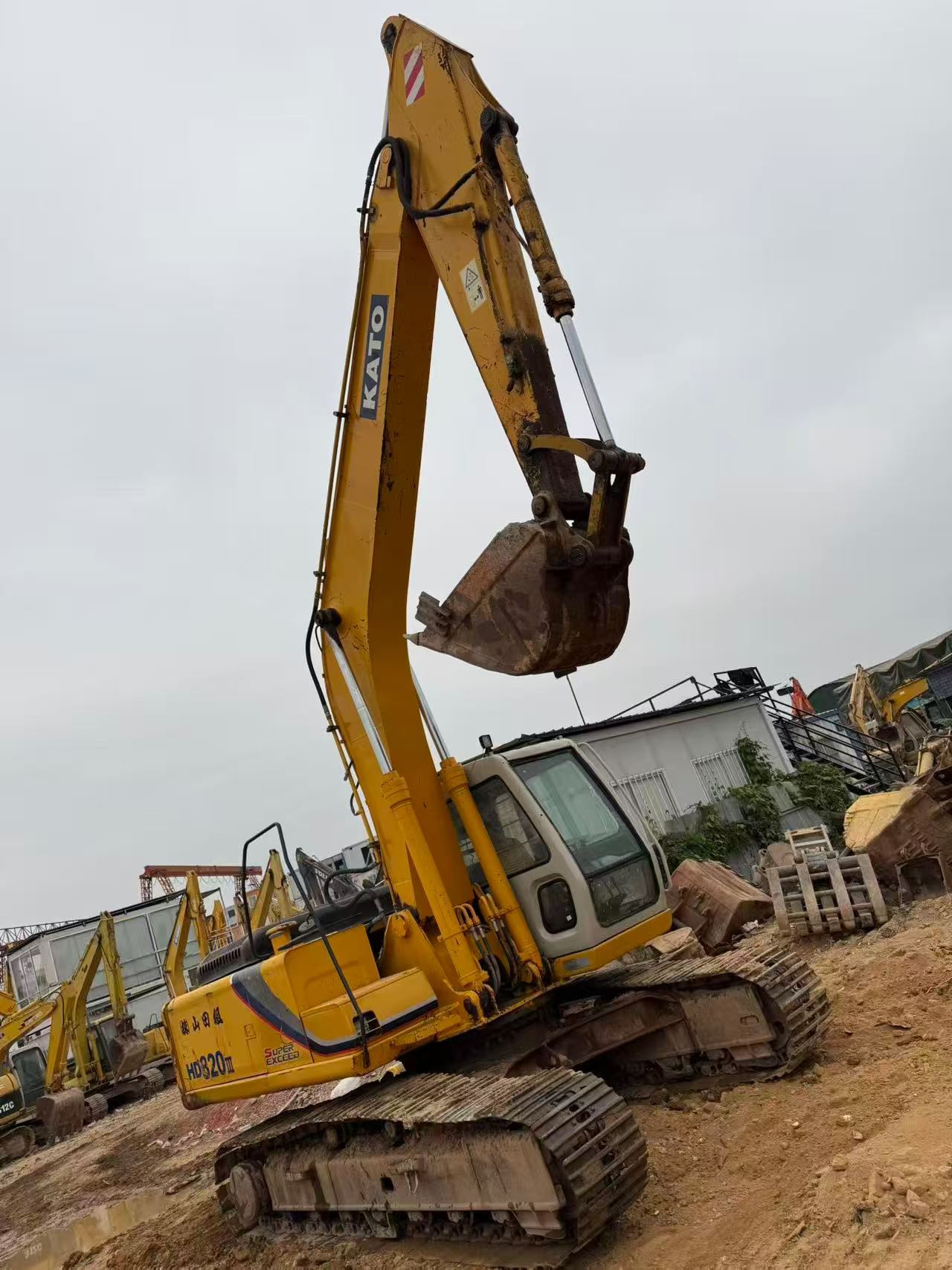Buy Kato 820-3SP Used Excavator / 1