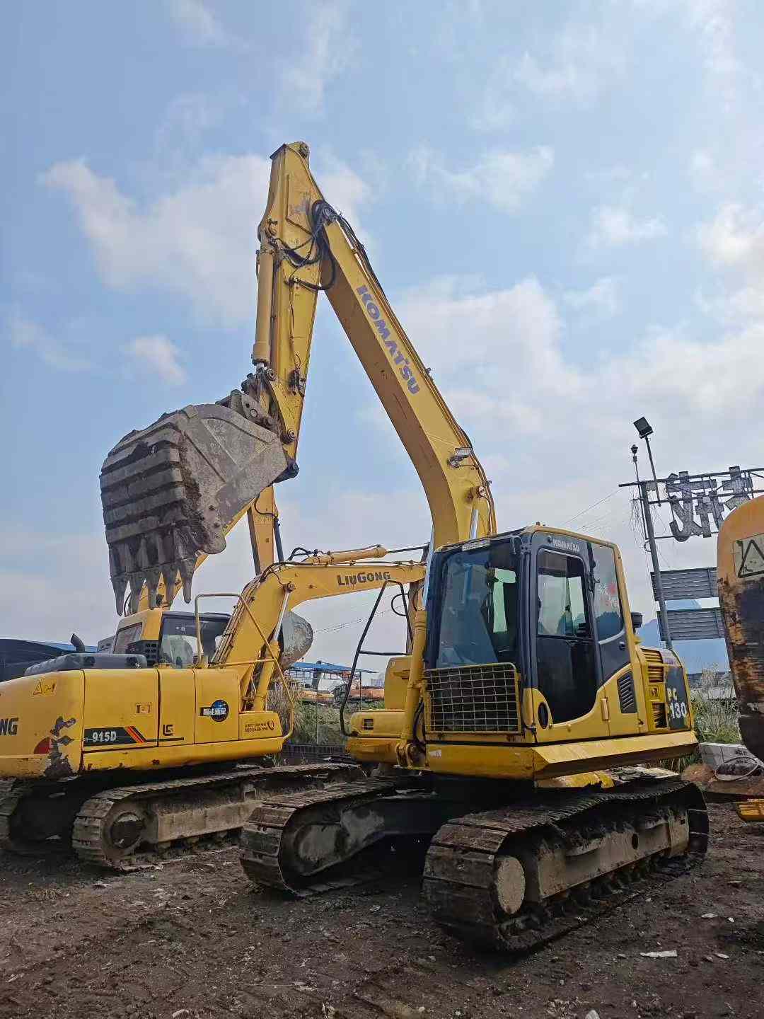 Buy Komatsu PC130-8 Used Excavator / 1