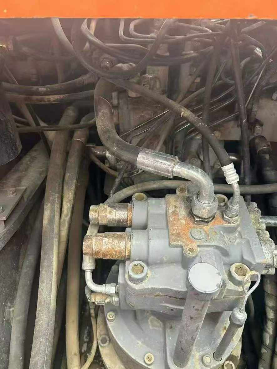 Used Hitachi ZX210-3G Excavator 2011 Model / 4