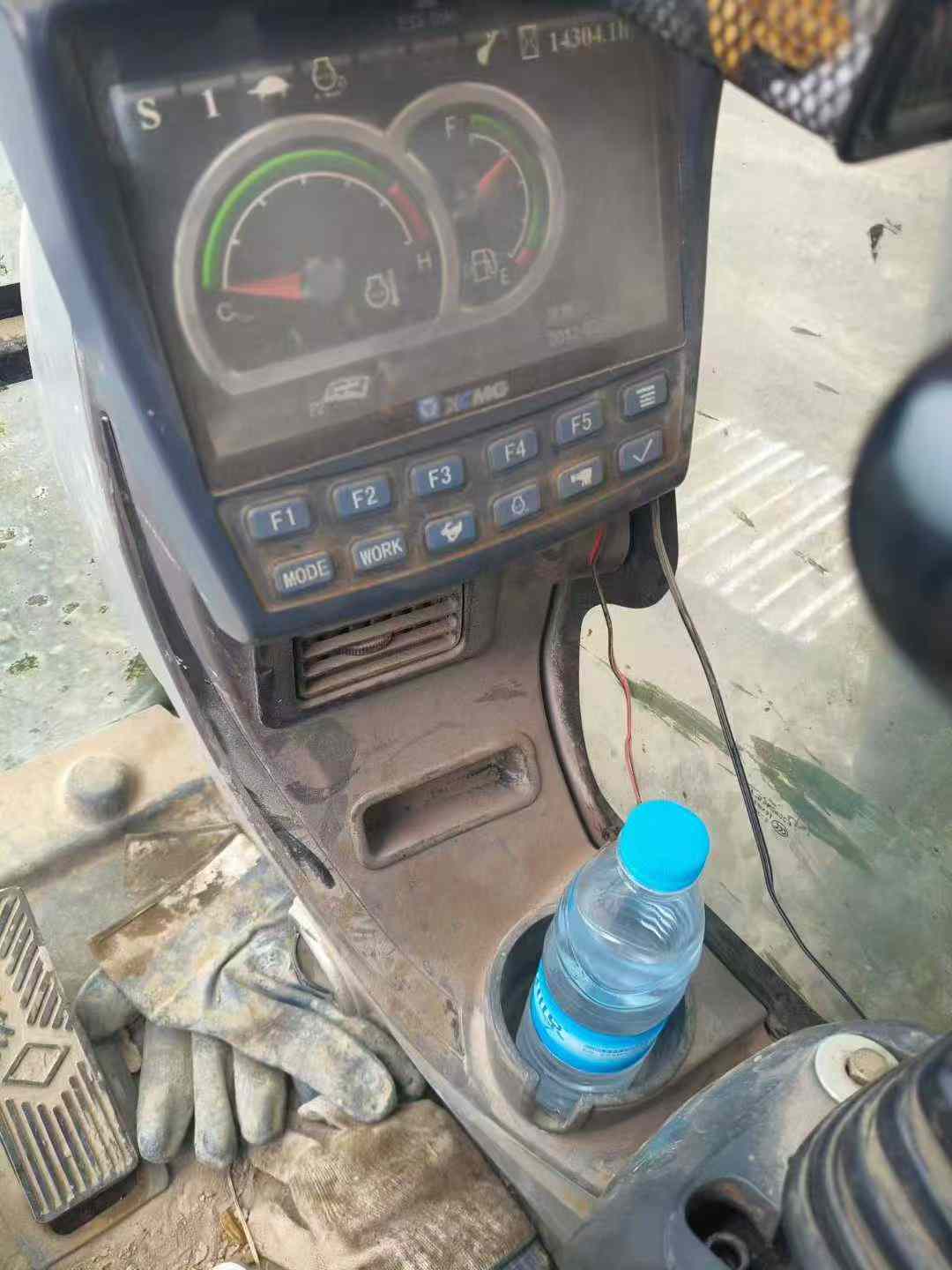 Used XCMG XE215 Excavator 2013 Model / 4