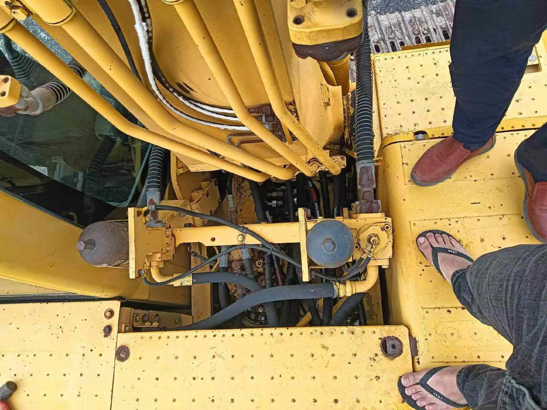 Used Komatsu PC200-8N1 Excavator 2013 Model / 9