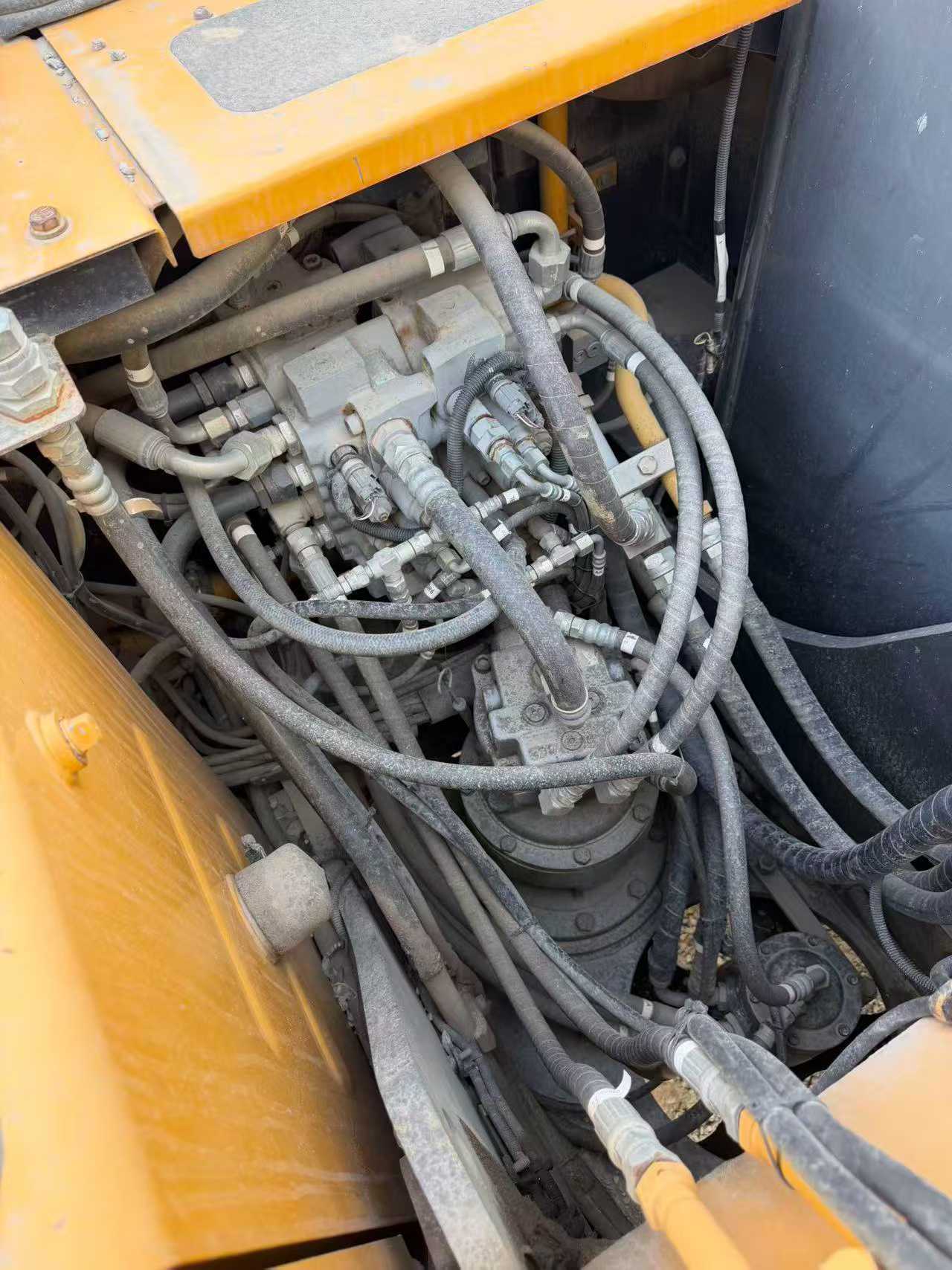 Buy Kato HD512 Used Excavator / 1