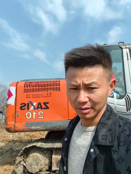 Buy Hitachi EX210-5 Used Excavator / 1