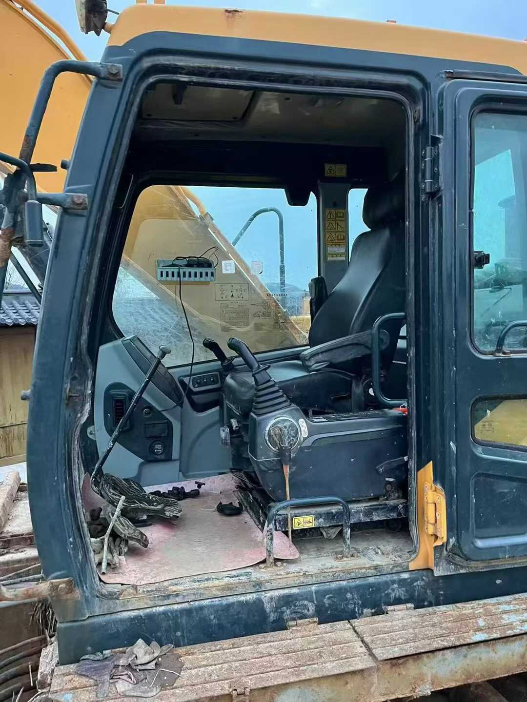 Buy Hyundai R215VS Used Excavator / 4 Used Hyundai R215VS Excavator 2021 Model / 4