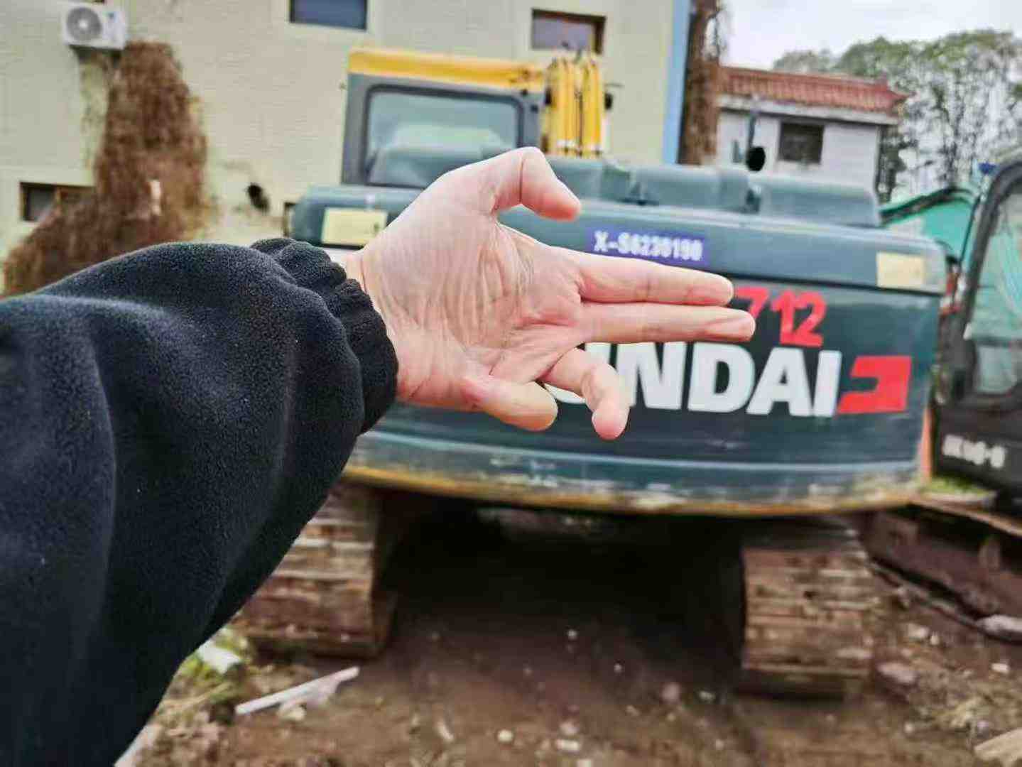 Buy Hyundai R130W Used Excavator / 1