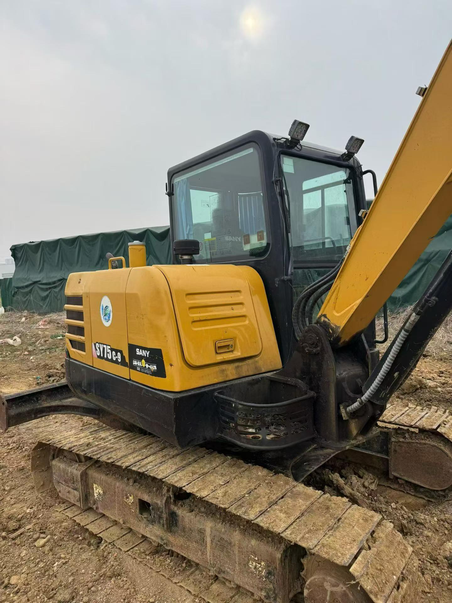 Buy Sany SY55 Used Excavator / 1