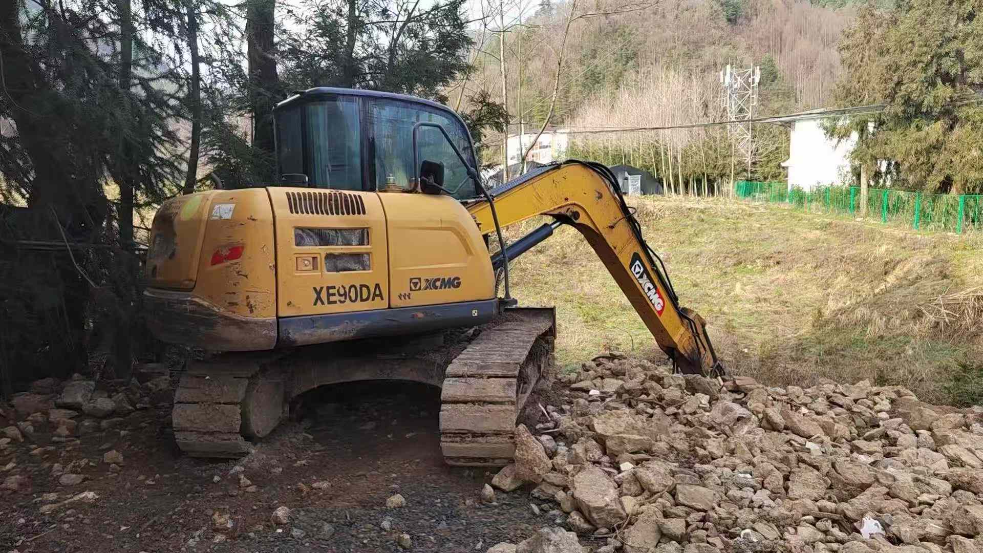 Buy XCMG XE75C Used Excavator / 1