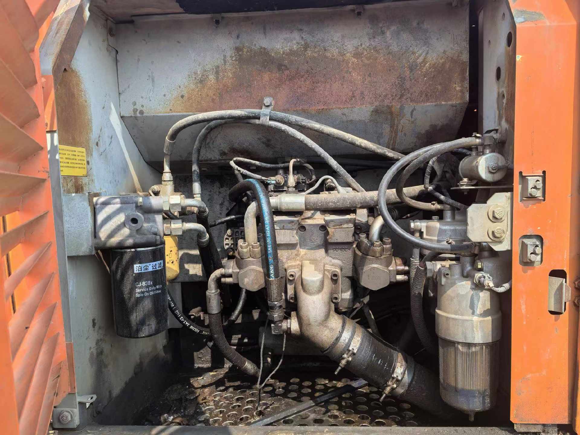 Used Hitachi ZX210LC-3 Excavator 2011 Model / 4