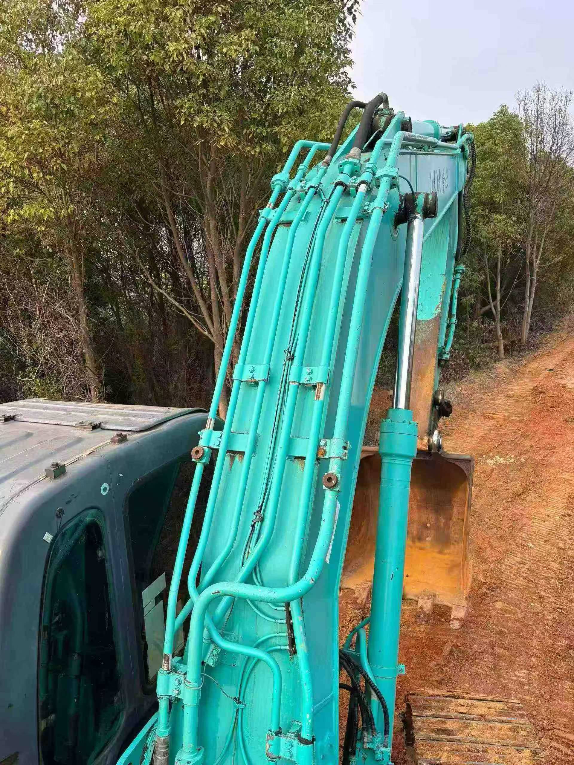 Used Kobelco SK200-YN12 Excavator 2016 Model / 3