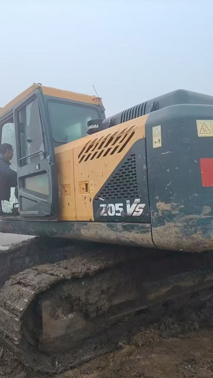 Buy Hyundai R205VS Used Excavator / 1