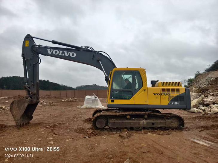 Buy Volvo EC210B Used Excavator / 1