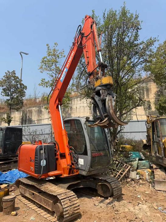 Buy Hitachi EX70 Used Excavator / 1