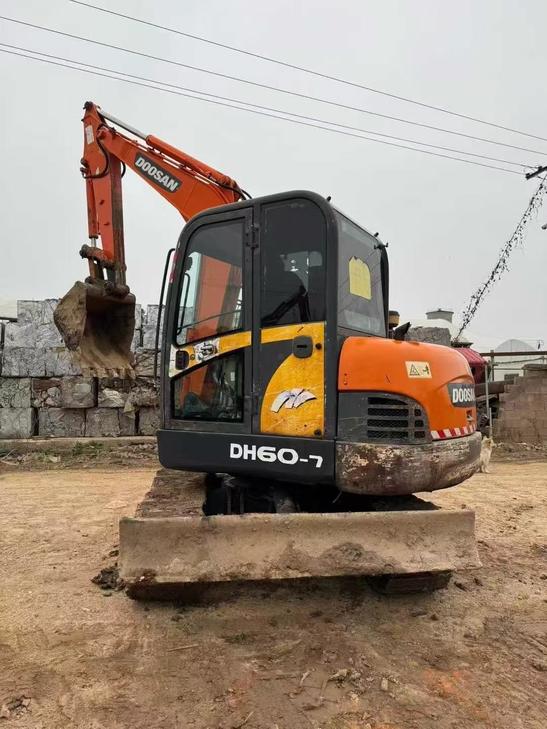 Buy Doosan DH60 Used Excavator / 1