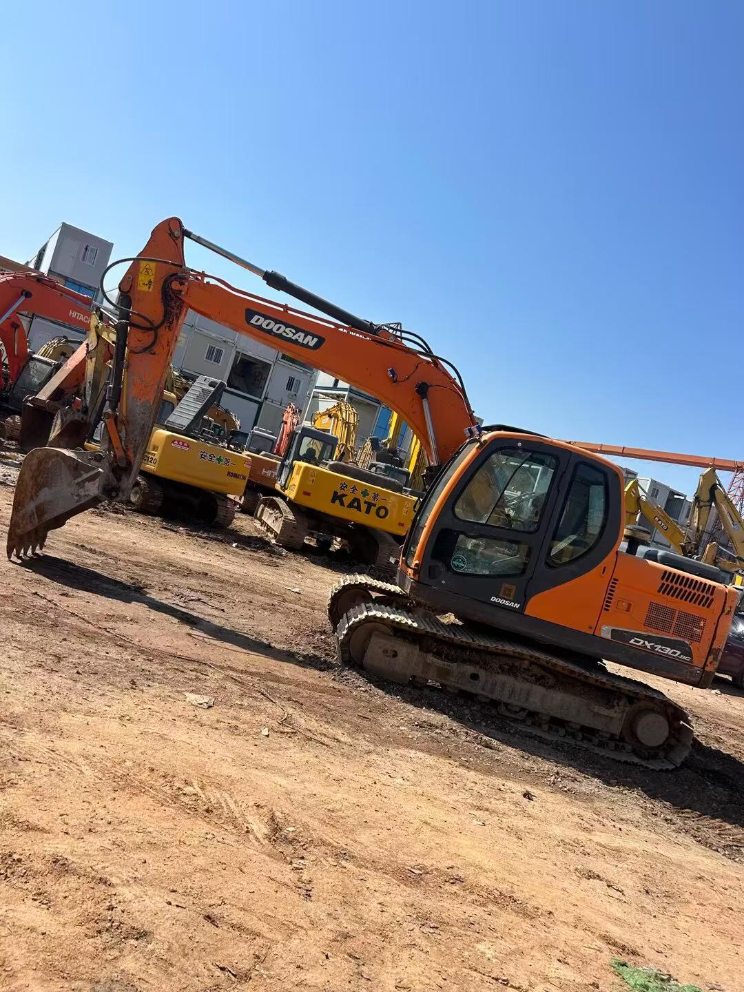 Buy Doosan S130W-3 Used Excavator / 1