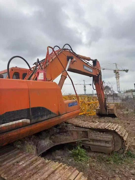 Buy Doosan DH370 Used Excavator / 1