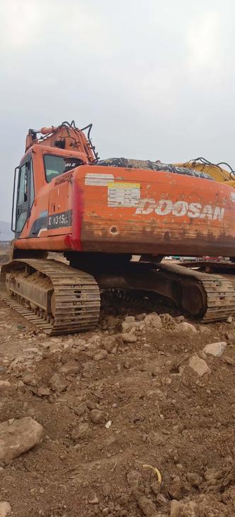 Buy Doosan DH220-7 Used Excavator / 1