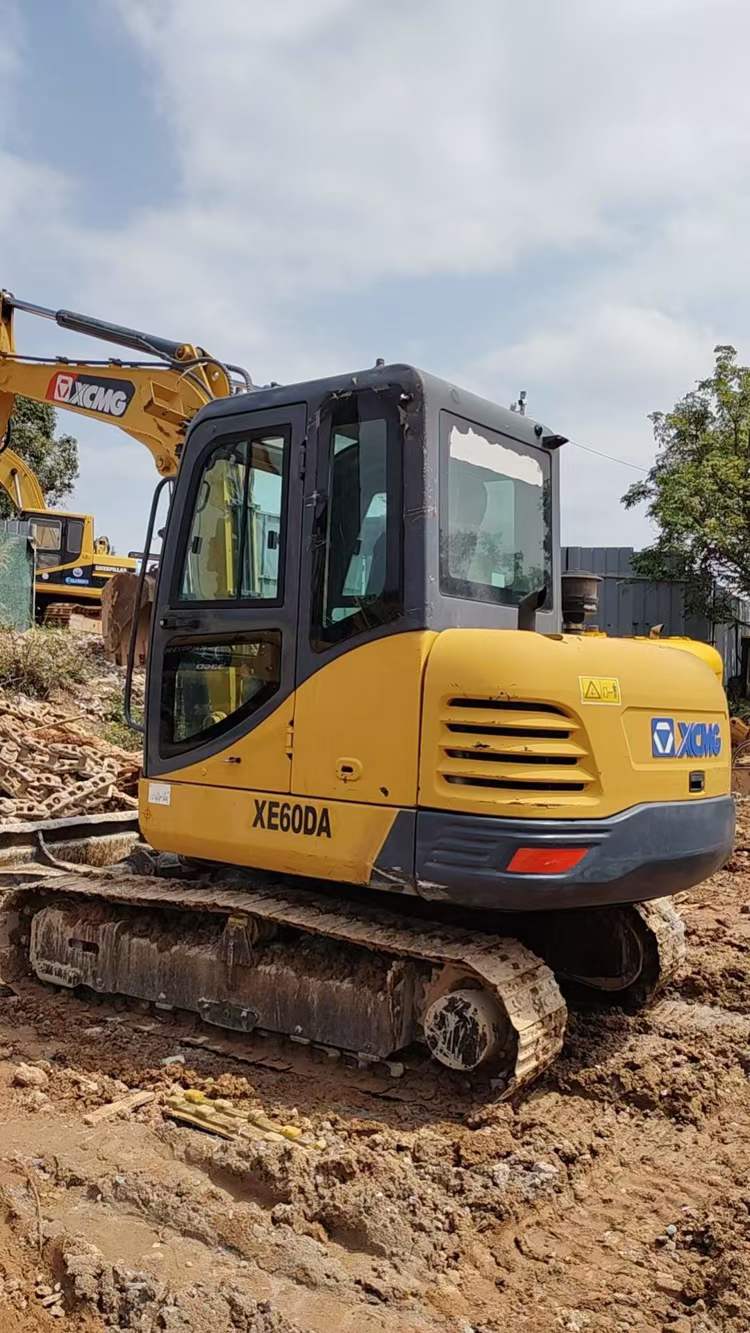 Buy XCMG XE18 Used Excavator / 1