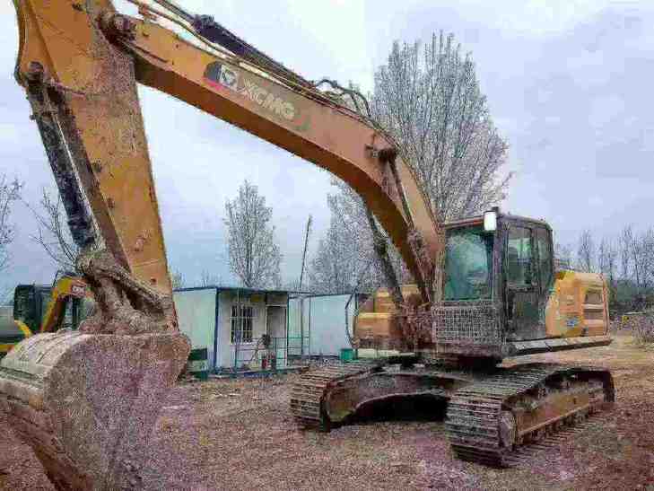 Buy XCMG XE245D Used Excavator / 1