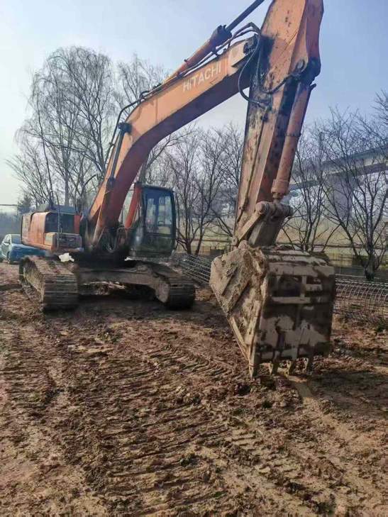 Buy Hitachi EX230-5 Used Excavator / 1