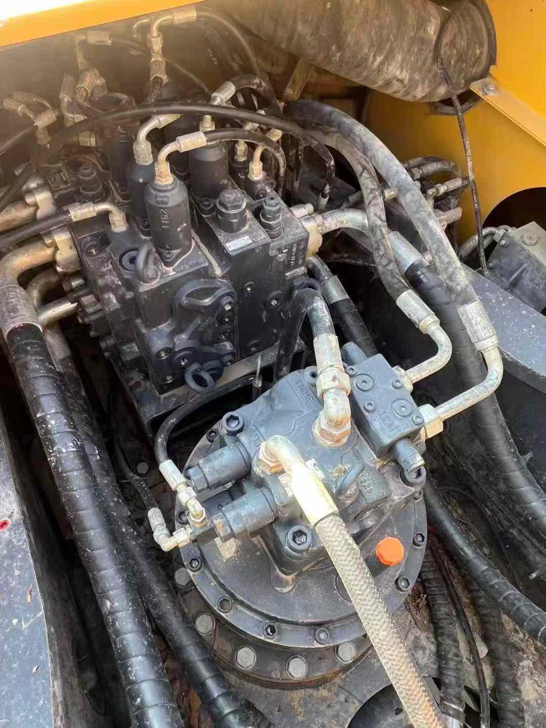 Used XCMG XE380K Excavator 2016 Model / 4