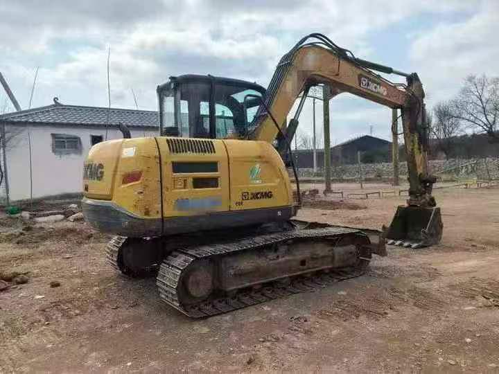 Buy XCMG XE75C Used Excavator / 1