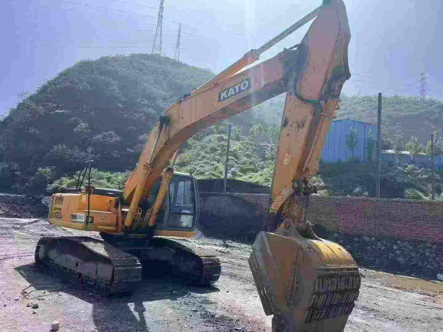Buy Kato HD1023 Used Excavator / 1