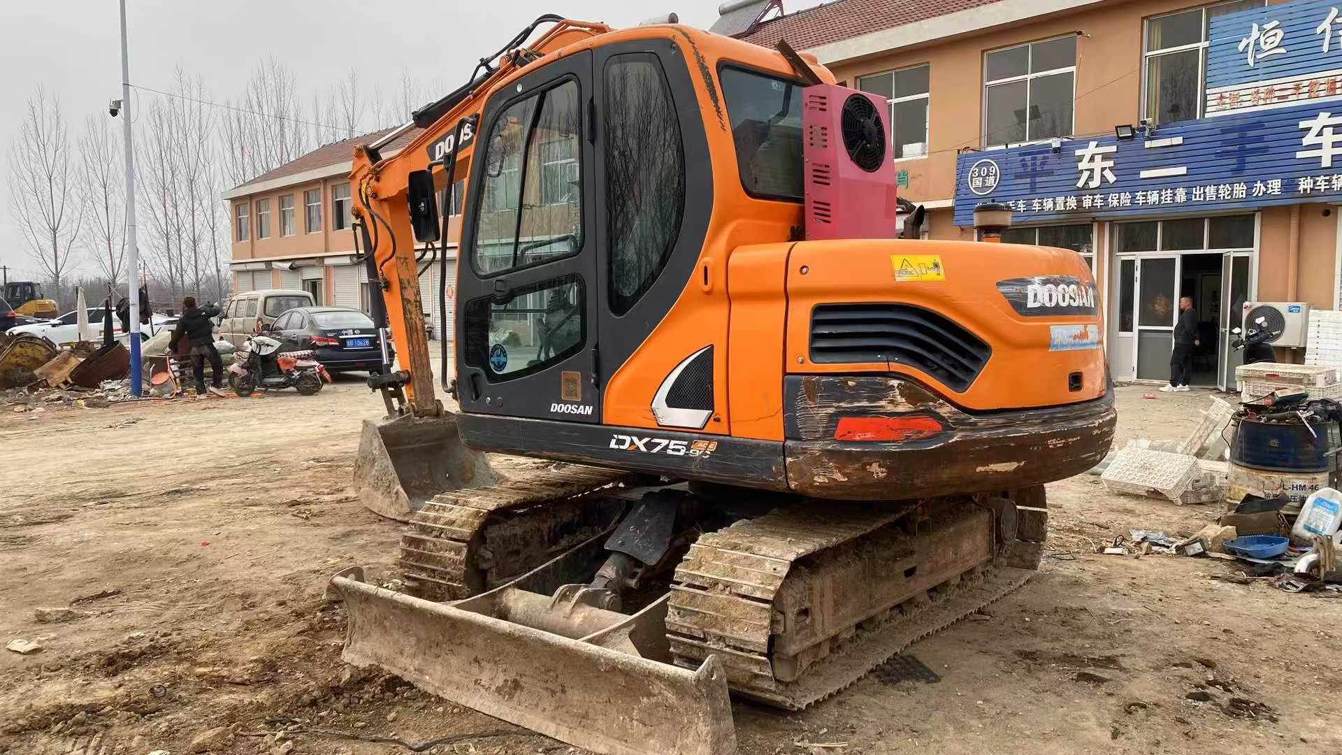 Buy Doosan DX75 Used Excavator / 1