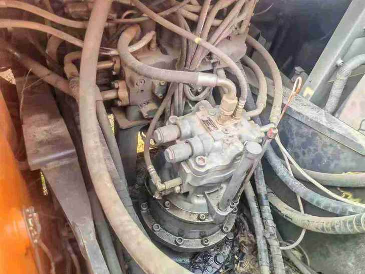 Buy Hitachi EX200-5 Used Excavator / 1