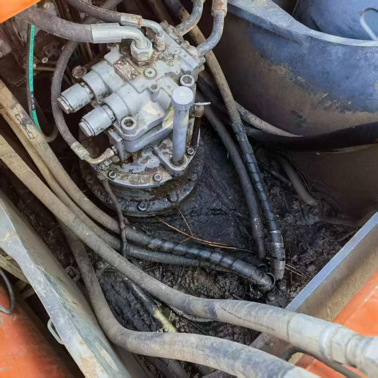 Used Hitachi ZX210H Excavator 2012 Model / 4