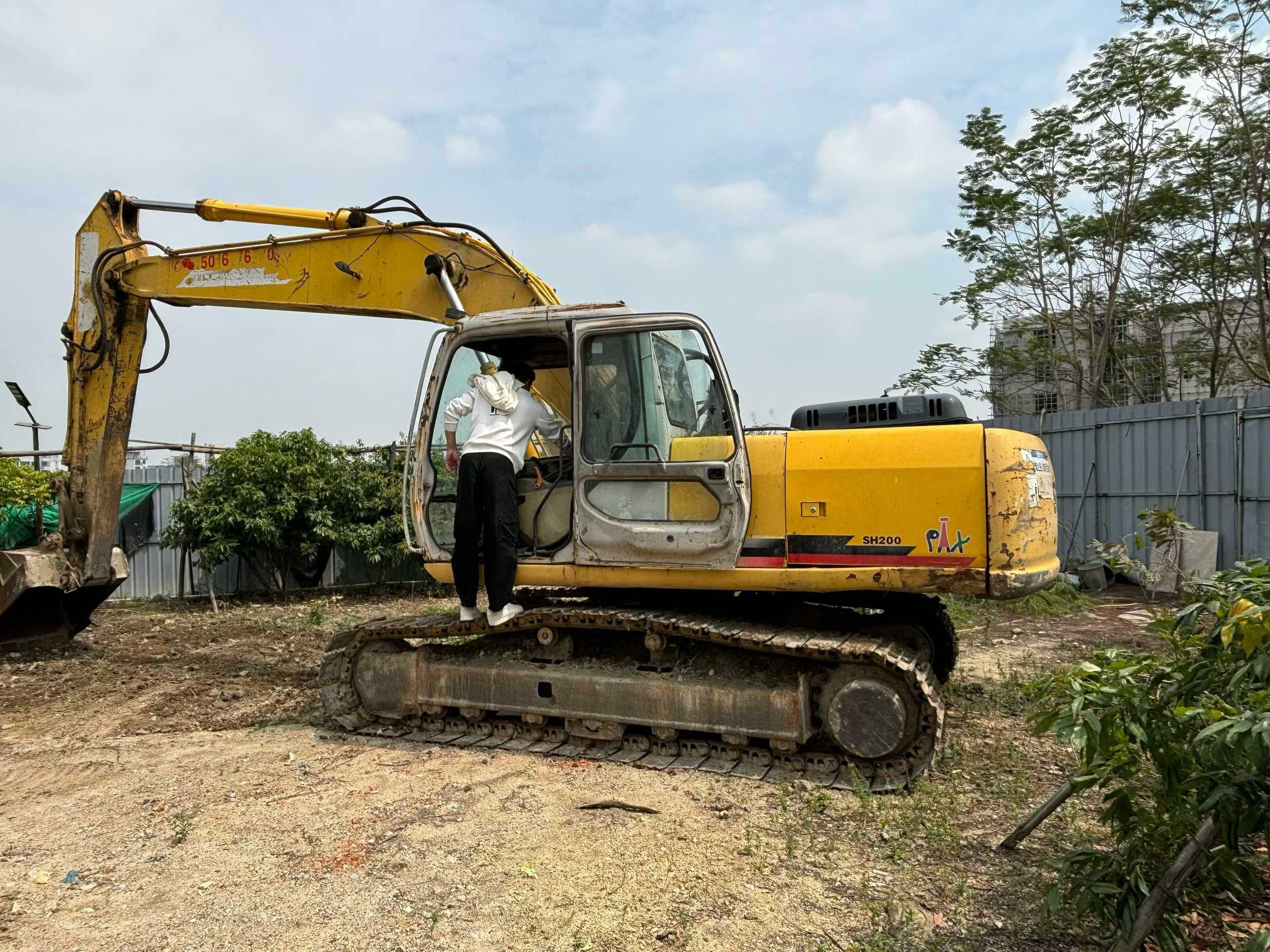 Buy Sumitomo SH200Z3 Used Excavator / 1