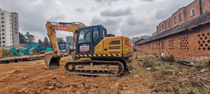 Buy XCMG XE135B Used Excavator / 1