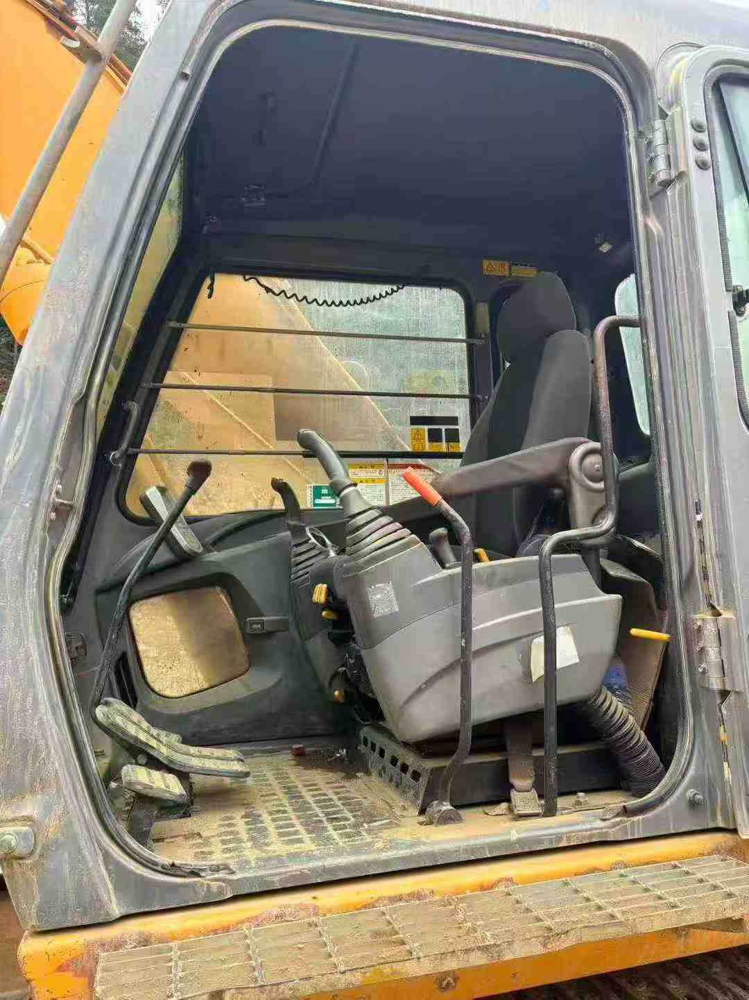 Buy Kato HD820-6 Used Excavator / 8 Used Kato HD820-6 Excavator 2016 Model / 8