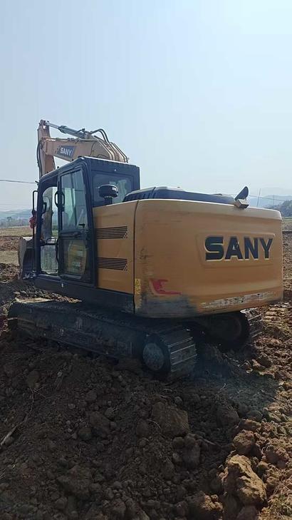 Buy Sany SY135 Used Excavator / 1