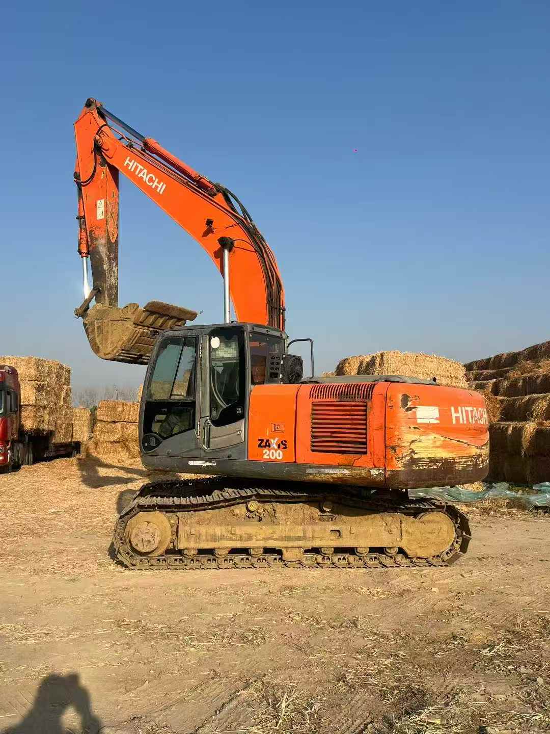 Buy Hitachi EX200-3 Used Excavator / 1