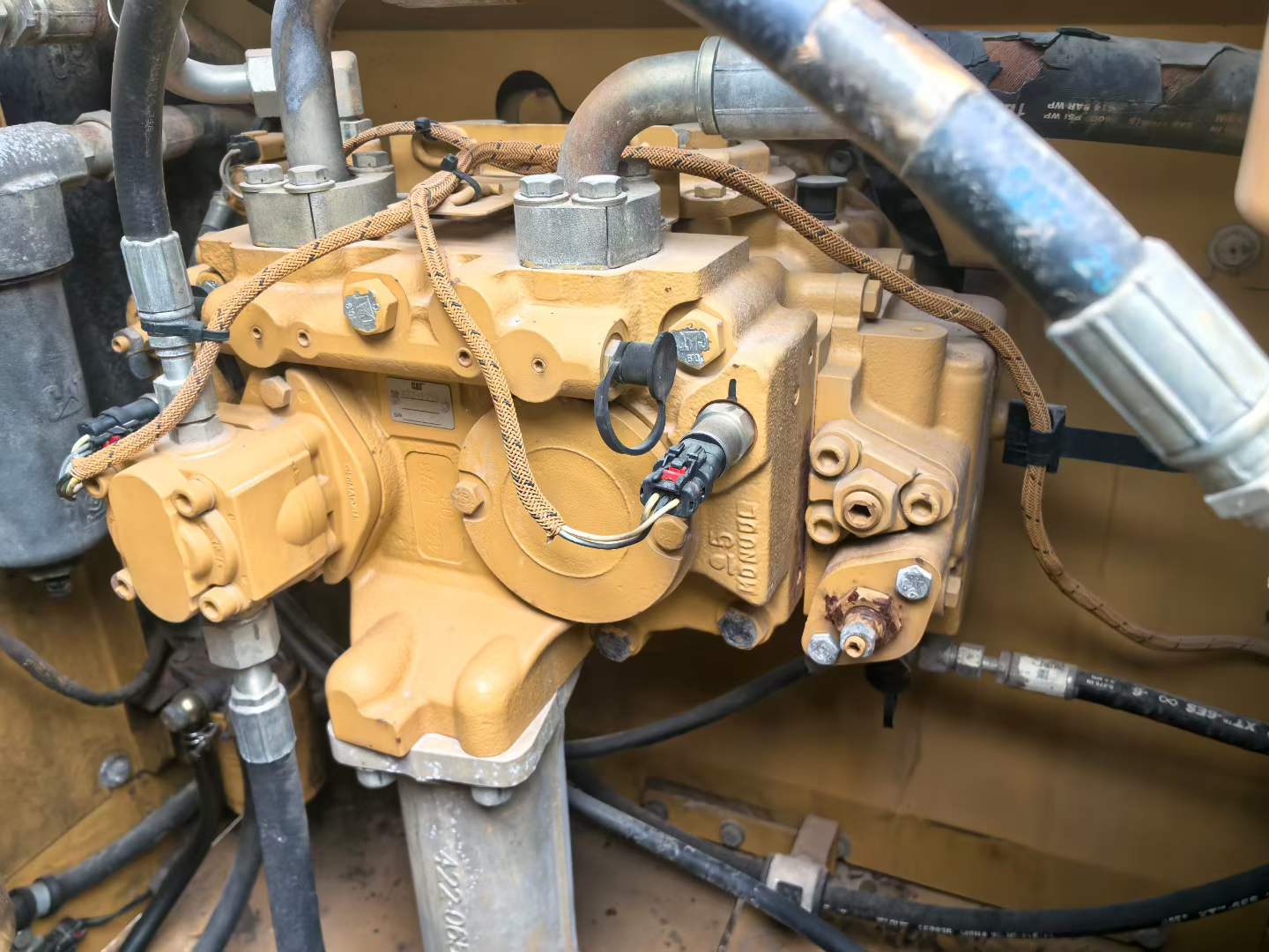 Buy Caterpillar 330B Used Excavator / 8 Used Caterpillar 330B Excavator 2018 Model / 8