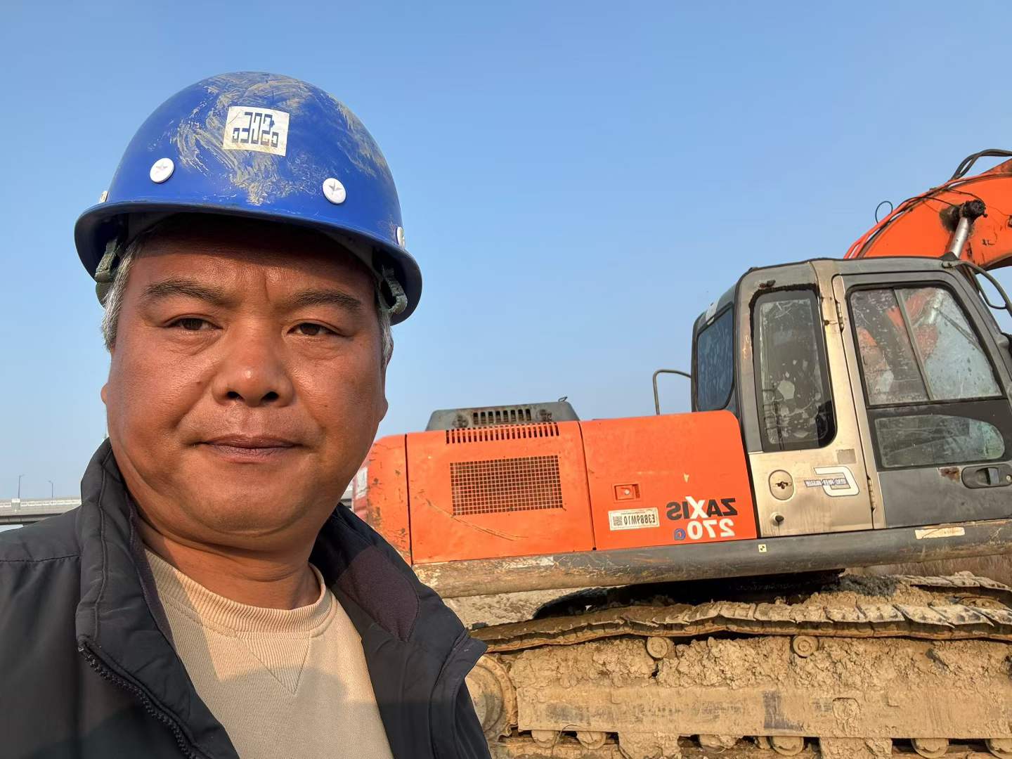 Used Hitachi ZX240-3G Excavator 2011 Model / 9