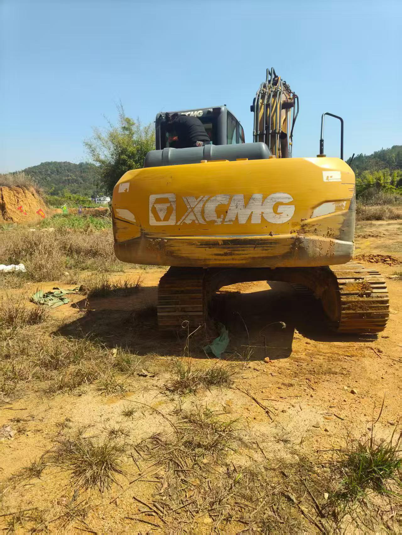 Buy XCMG XE135D Used Excavator / 1