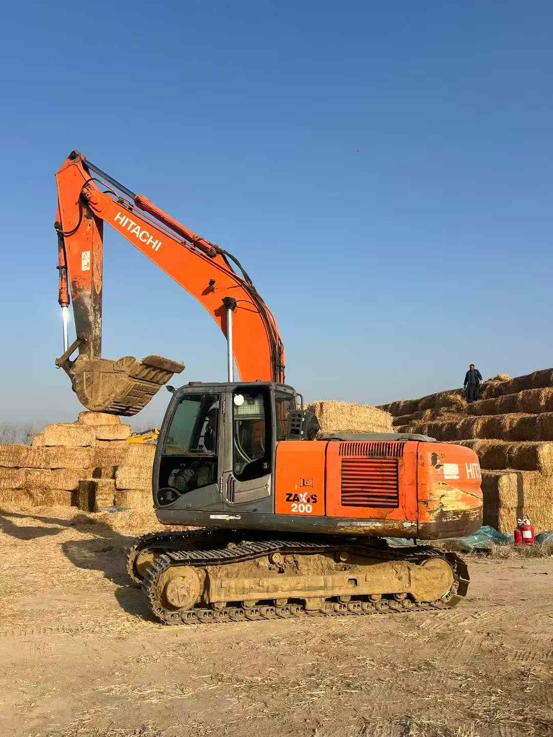 Buy Hitachi EX200-3 Used Excavator / 2 Used Hitachi EX200-3 Excavator 2010 Model / 2